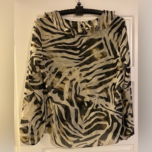 /Anne Klein Sheer Blouse Ruffled Animal Print large - Picture 2 of 9